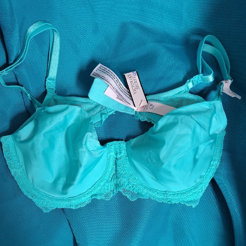 Victoria's Secret Turquoise Lace Bra